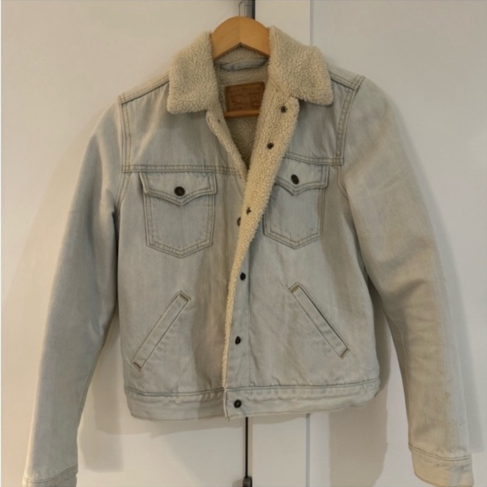 Levi’s Premium 90s Sherpa Trucker Jacket